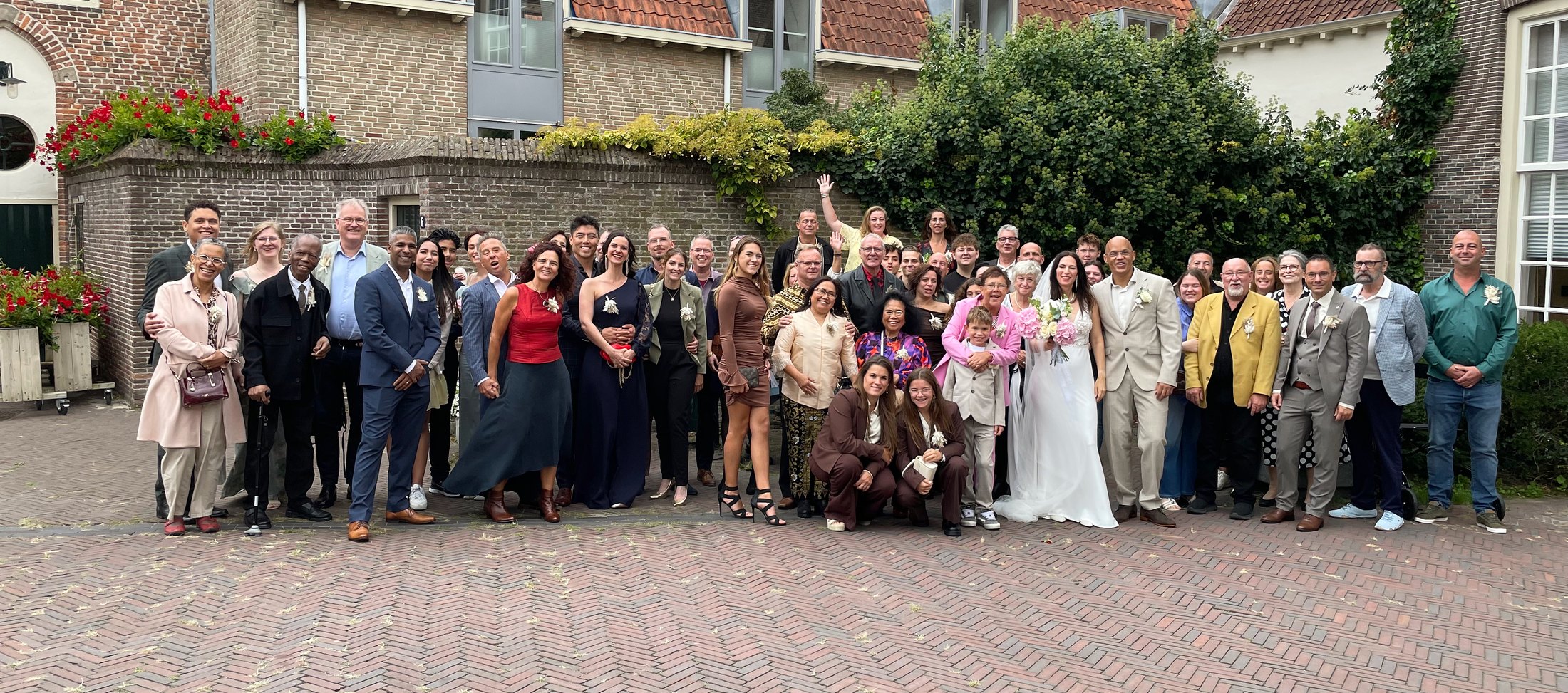 Alle gasten samen bij het stadhuis