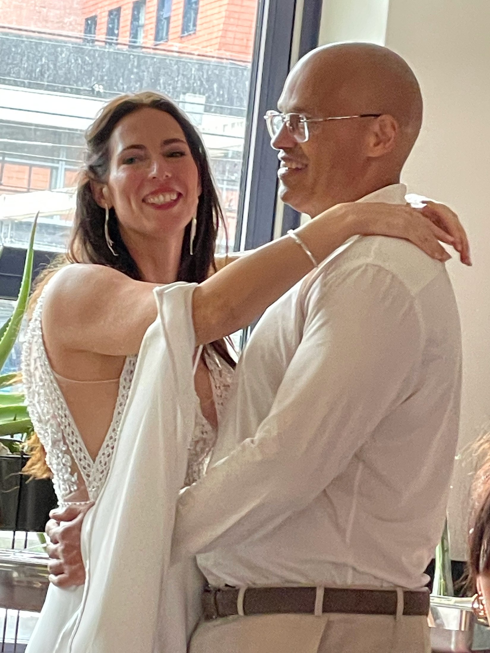 Els en Omar dansen samen